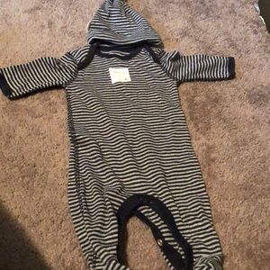 Burt’s bees sleeper with hat